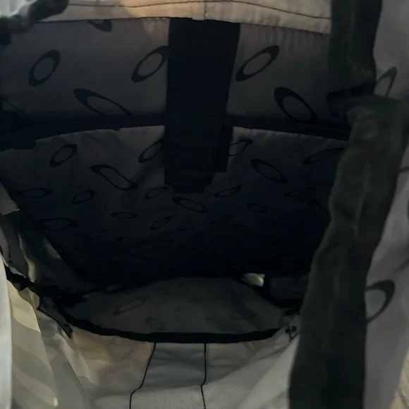 Oakley Mechanism Backpack NWT! Rare! - Picture 8 of 9